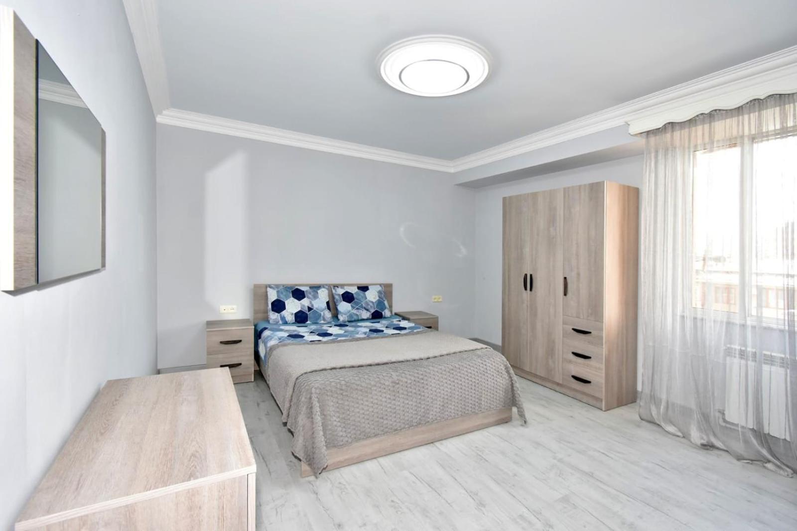Luxury Spacious Apartment On Saryan Street.Centre Erivan Exterior foto