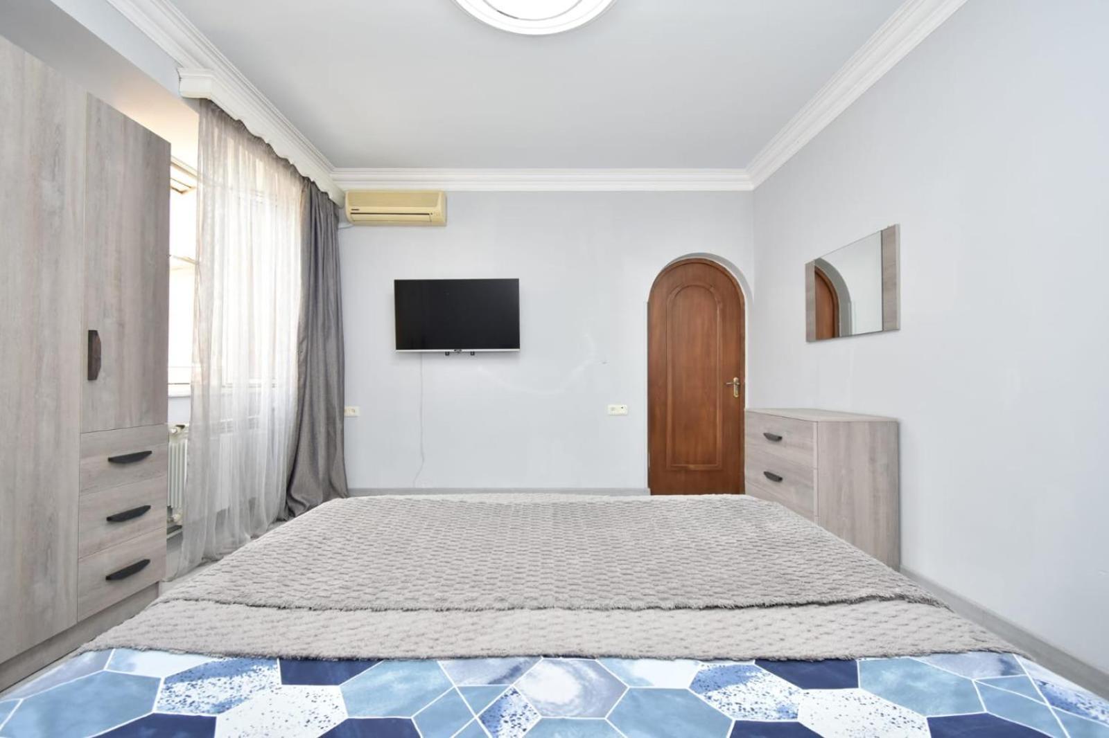 Luxury Spacious Apartment On Saryan Street.Centre Erivan Exterior foto